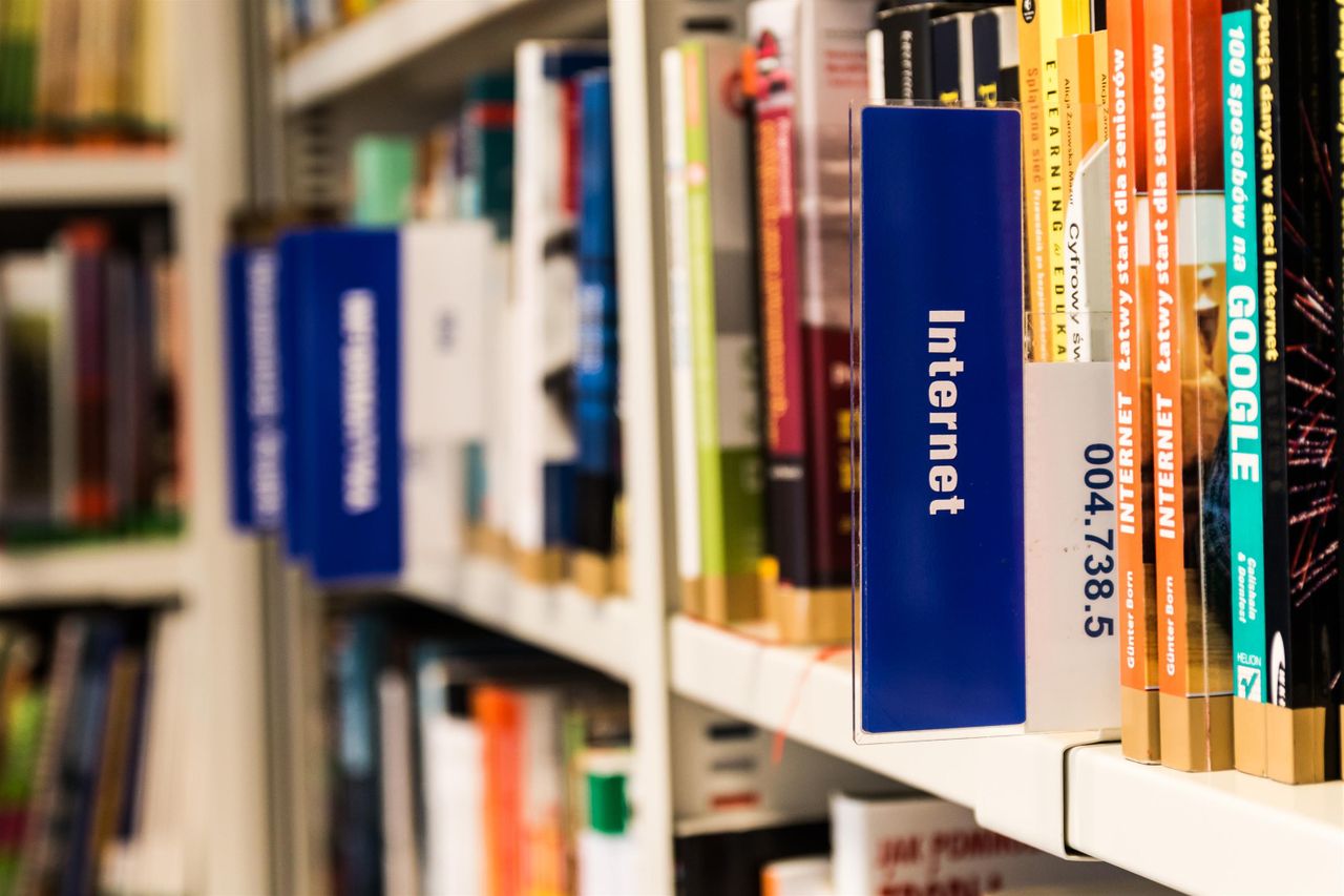 services-img Close-up of a library shelf with books on internet and technology. Ideal for education-themed projects.